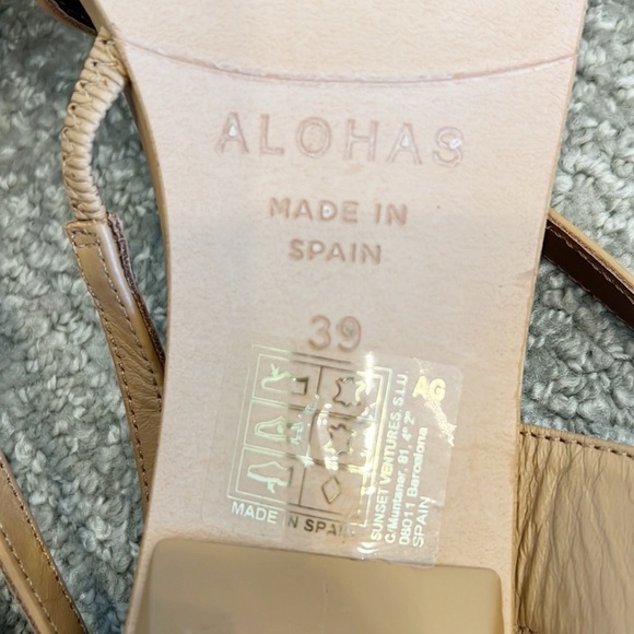 ALOHAS Leather Asymmetric Strappy Mid-Heel Sandal - Picture 11 of 11